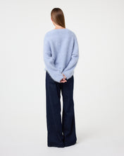 Afbeelding in Gallery-weergave laden, Amalia Pullover 252P024 410 Light Blue
