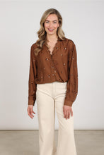 Afbeelding in Gallery-weergave laden, AnikaBlousePailletNKF02160385Espresso__1
