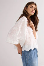 Afbeelding in Gallery-weergave laden, Blouse 3D flower 2s3286-12183 000110 - White
