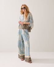 Afbeelding in Gallery-weergave laden, BlousePalmtreeprint2s3496-12451000431-Glacierblue__3
