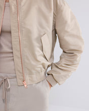 Afbeelding in Gallery-weergave laden, Bomber Jacket  1s1203-12067 000113 - Cashmere
