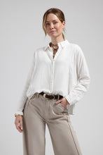 Afbeelding in Gallery-weergave laden, CameliablouseCR0424102White__1
