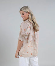Afbeelding in Gallery-weergave laden, Carolina Top Embroidery  SS240141092 Sand
