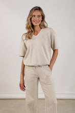 Afbeelding in Gallery-weergave laden, CiciPulloverLurexV-neckNKS030659Sand__2
