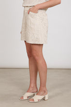 Afbeelding in Gallery-weergave laden, DagmarShortEmbroideryNKS090529Sand__2
