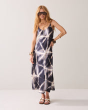 Afbeelding in Gallery-weergave laden, DressTiedyeviscose5s1659-12459000413-BlueNoir__2
