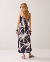 Afbeelding in Gallery-weergave laden, DressTiedyeviscose5s1659-12459000413-BlueNoir__3
