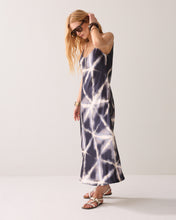 Afbeelding in Gallery-weergave laden, DressTiedyeviscose5s1659-12459000413-BlueNoir__4

