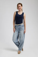 Afbeelding in Gallery-weergave laden, FanibarreljeansCR0403417MidBlue__1
