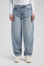 Afbeelding in Gallery-weergave laden, FanibarreljeansCR0403417MidBlue__2
