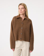 Afbeelding in Gallery-weergave laden, GigiCardigan262P030219MidBrown__1
