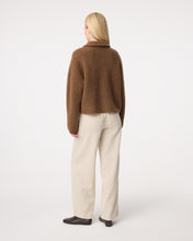 Afbeelding in Gallery-weergave laden, GigiCardigan262P030219MidBrown__3
