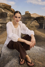 Afbeelding in Gallery-weergave laden, Holiday trousers H9122 113 Chocolate
