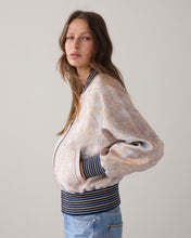 Afbeelding in Gallery-weergave laden, JacketJacquard1s1295-12366000423-Softblue__1
