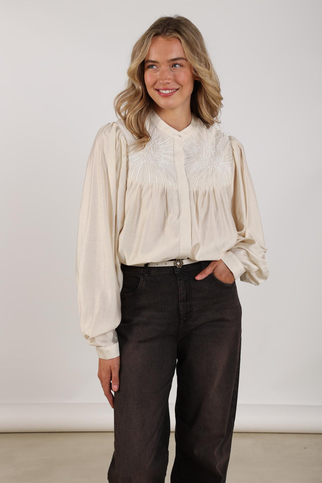 Julia Blouse NKF02034 17 Off White