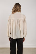 Afbeelding in Gallery-weergave laden, Julia Blouse NKF02034 17 Off White
