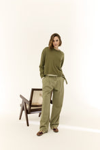 Afbeelding in Gallery-weergave laden, Julianna sweater J1308 168 Army green
