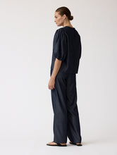 Afbeelding in Gallery-weergave laden, Lara Pants QP0122 Q52 Dark indigo

