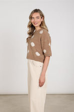 Afbeelding in Gallery-weergave laden, LaraPulloverDotsNKF0308060Taupe__2

