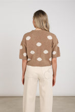Afbeelding in Gallery-weergave laden, LaraPulloverDotsNKF0308060Taupe__3

