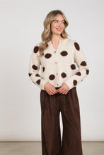 Afbeelding in Gallery-weergave laden, LaureCardiganDotsNKF05031388Offwhite_Chocolate__1
