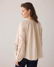 Afbeelding in Gallery-weergave laden, Long sleeve top Linen Heavy Embroidery  2s3224-11959 000702 - Pebble beige
