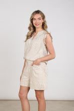 Afbeelding in Gallery-weergave laden, LoriTopEmbroideryNKS011189Sand__2
