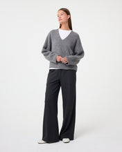Afbeelding in Gallery-weergave laden, Lucia Pullover 252P020 22 Mid Grey
