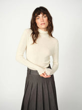Afbeelding in Gallery-weergave laden, MMBouch Rollneck Knit 165910 180 Ecru

