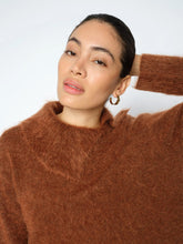 Afbeelding in Gallery-weergave laden, MMKatriAlilaMohairKnit181910199DowntownBrown__2
