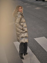 Afbeelding in Gallery-weergave laden, MMNova Metallic Down Jacket 154370 155 Brindle
