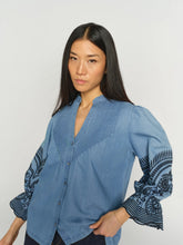 Afbeelding in Gallery-weergave laden, MMStominEmbShirt178190406LightBlue__1
