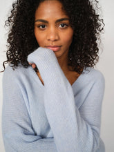 Afbeelding in Gallery-weergave laden, MMThoraV-NeckKnit153900245Eventide__2
