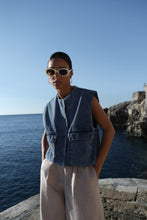 Afbeelding in Gallery-weergave laden, Maggiedenimsleevelessjacket262190131638middenim__4
