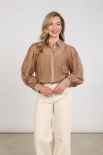Afbeelding in Gallery-weergave laden, MilanovaBlouseEmbroideryNKF02142335Toffee__1
