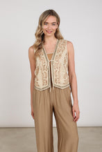 Afbeelding in Gallery-weergave laden, MomoGiletEmbroideryNKS080279Sand__1
