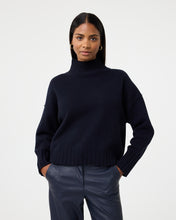 Afbeelding in Gallery-weergave laden, Nila Pullover 252P010 412 Night Blue
