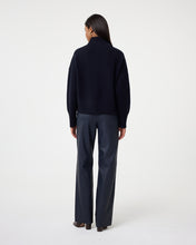 Afbeelding in Gallery-weergave laden, Nila Pullover 252P010 412 Night Blue
