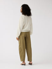 Afbeelding in Gallery-weergave laden, PantsAbbiSP0121B48Khaki__2
