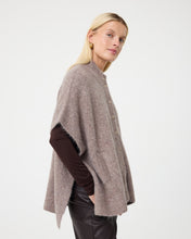 Afbeelding in Gallery-weergave laden, Pleunie Poncho 252P023 216 Mocca
