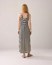Afbeelding in Gallery-weergave laden, QUINTY: Long halter fine crochet dress 5s1613-30699 000985 - Black-Ivory
