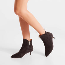 Afbeelding in Gallery-weergave laden, Saga Zip S WS109 063 Chocolate
