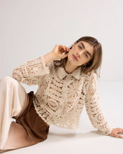 Afbeelding in Gallery-weergave laden, Short cardigan flower crochet knit 7s7920-70021 000122 - Ivory
