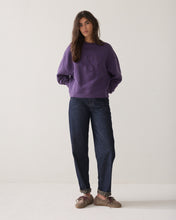 Afbeelding in Gallery-weergave laden, SoftballoonSweatshirt3s5385-30413000572-Deeppurple__3
