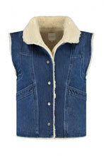 Afbeelding in Gallery-weergave laden, Teddy Gilet CR0321 417 Mid Blue
