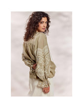 Afbeelding in Gallery-weergave laden, Top Ivory Embroidery 2s3052-12007 616 Green Lentil
