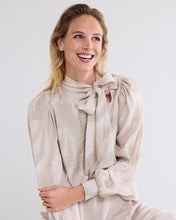 Afbeelding in Gallery-weergave laden, Top big feathers 2s3199-12138 000113 - Cashmere
