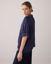 Afbeelding in Gallery-weergave laden, Top short sleeves silky touch 2s3238-11817 000480 - Navy noir
