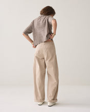 Afbeelding in Gallery-weergave laden, TrousersbarrelfitCotton4s3044-12484000708-Lighttaupe__3

