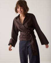 Afbeelding in Gallery-weergave laden, WrapblouseCrispypoplin2s3517-12119000754-Darkchocolate__2
